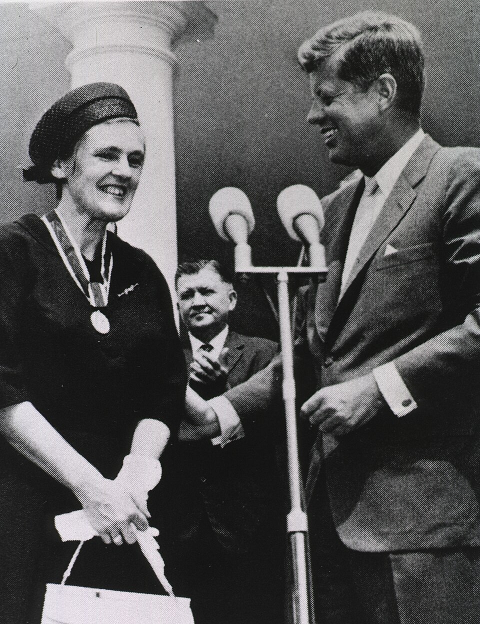 Dr. Frances Oldham Kelsey receiving the President’s Award for Distinguished Federal Civilian Service from John F. Kennedy, 1962